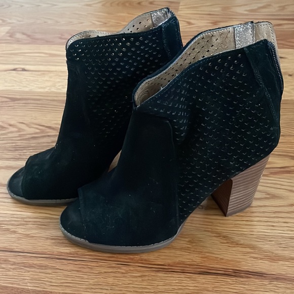 Lucky Brand suede peep toe bootie - Picture 5 of 5